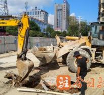 黑鸡吧草逼高温下的坚守｜道路建设者用汗水铺就畅通路